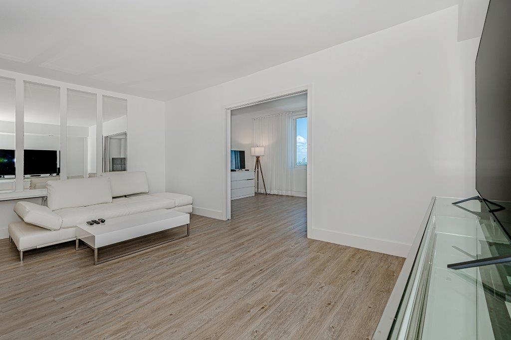 #1528 - Roney Palace — photo 5