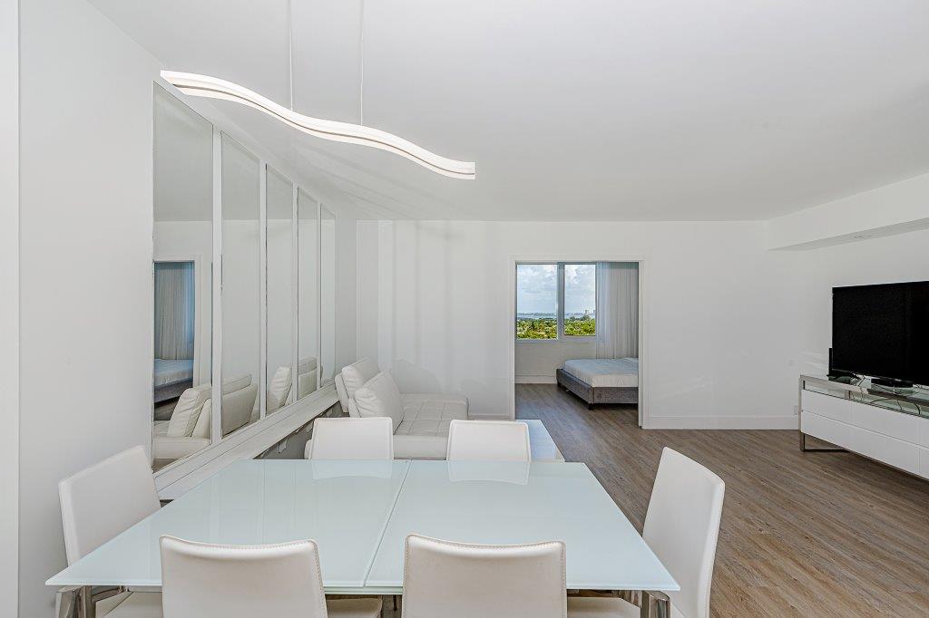 #1528 - Roney Palace — photo 2