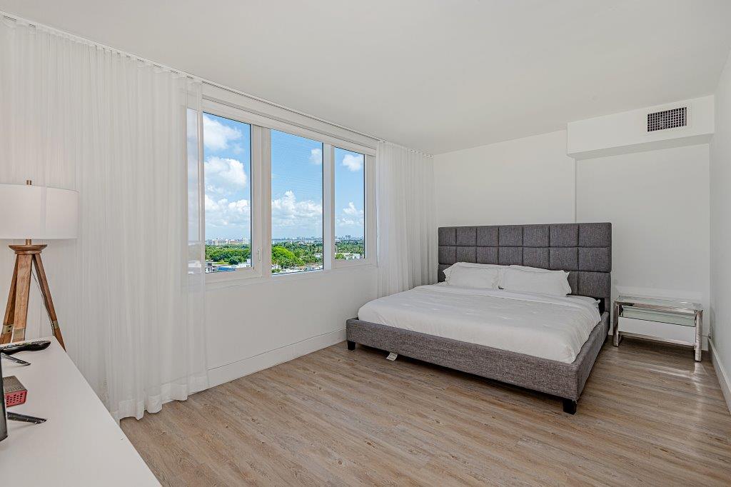 #1528 - Roney Palace — photo 16